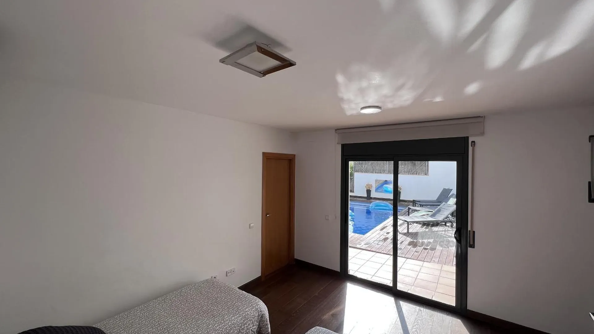 R64 Deluxe Villa Deja Vu Calafell 0*,