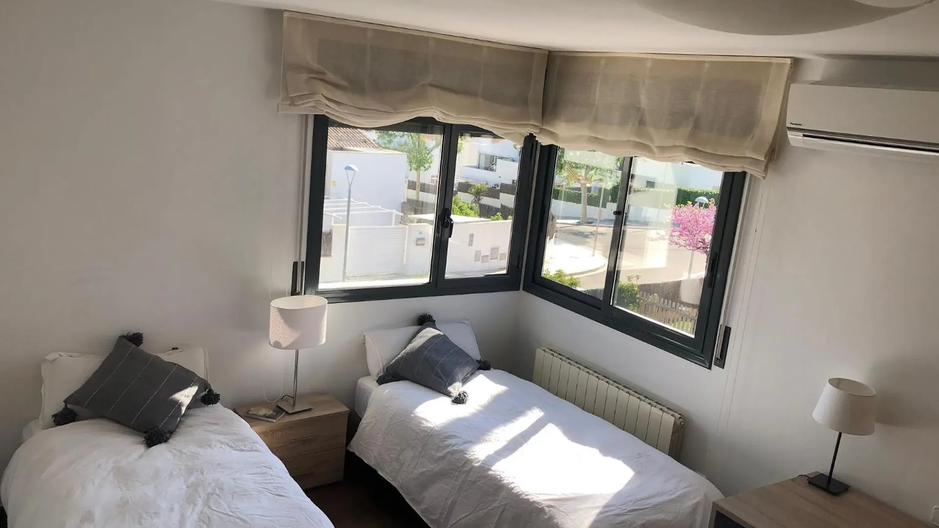 R64 Deluxe Villa Deja Vu Calafell