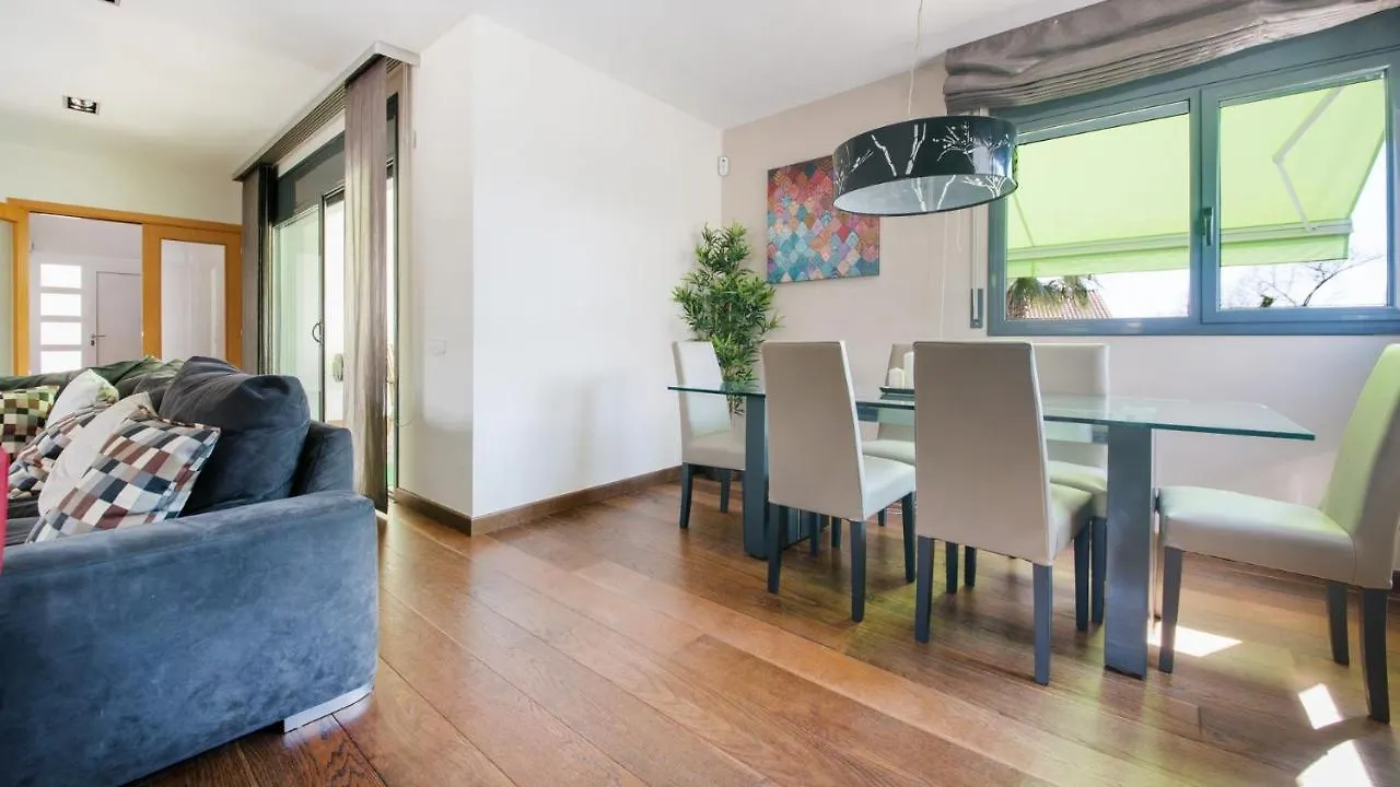 R64 Deluxe Villa Deja Vu Calafell 0*,  Španělsko