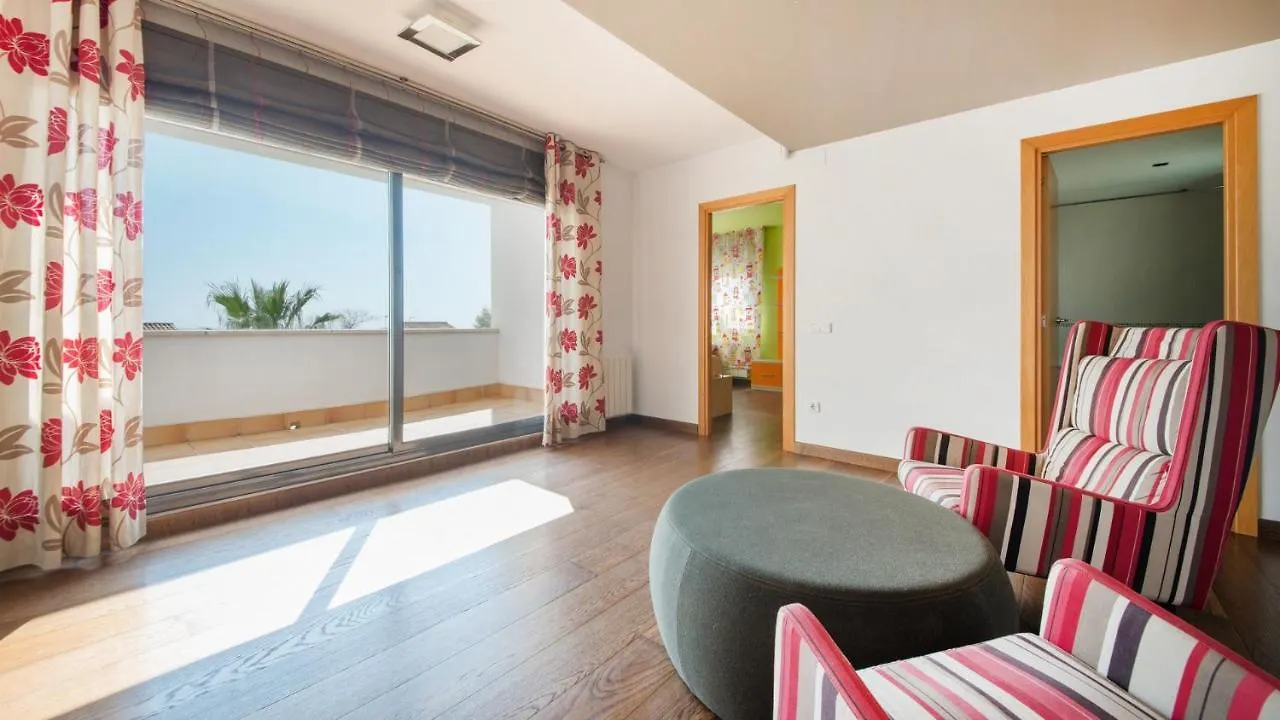 R64 Deluxe Villa Deja Vu Calafell Španělsko
